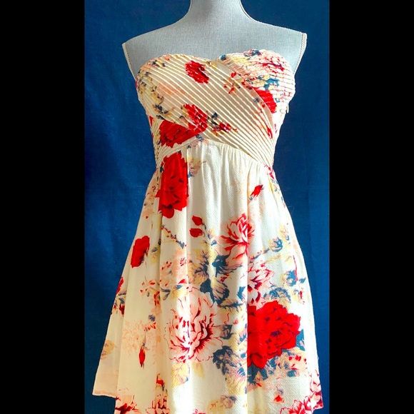 Gorgeous, floral dress in perfect condition. - Picture 2 of 6